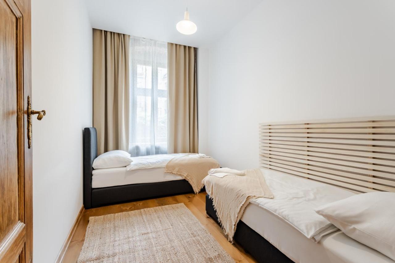 Two Bedroom Very Berry Apartment In Poznan With Desk By Noclegi Renters מראה חיצוני תמונה